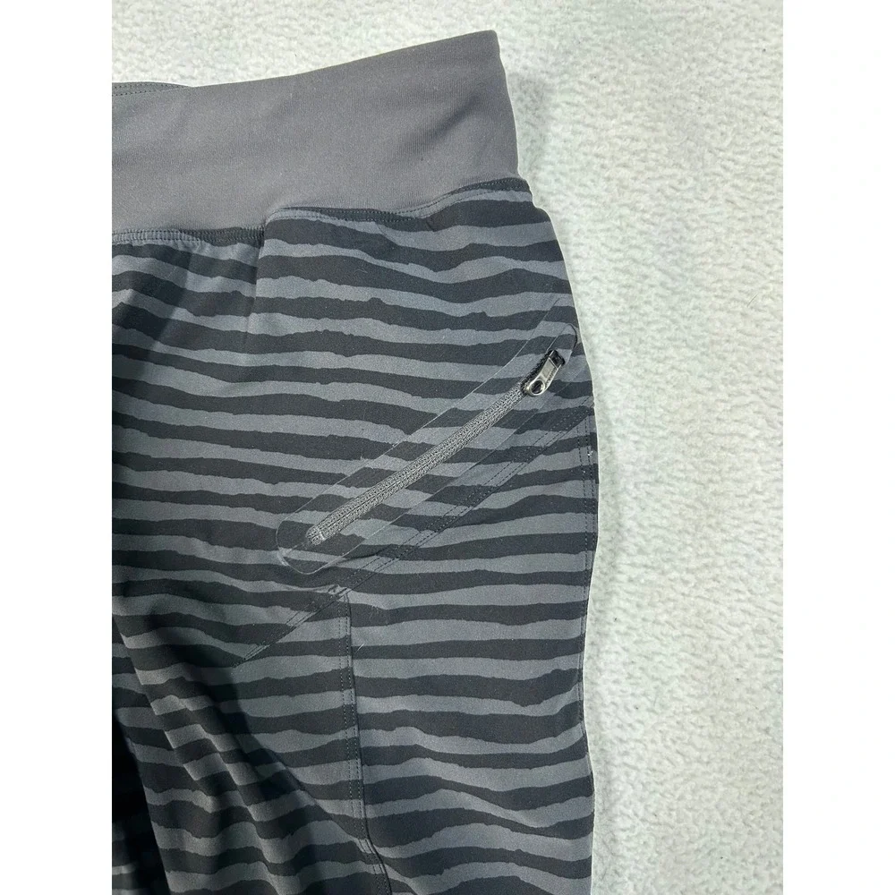 Lululemon Athletic Shorts Mens 32 Grey Black Stripe Zipper Pocket Inseam 11 READ